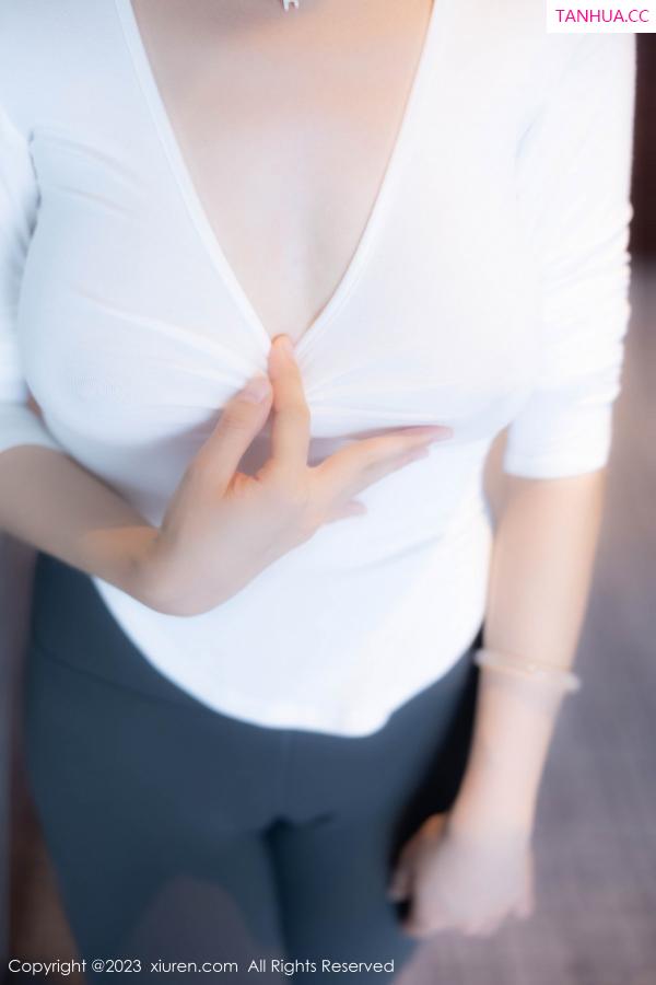   [XiuRen]高清写真图 2023.09.12 No.7370 唐宁宁 瑜伽美腿第4张图片